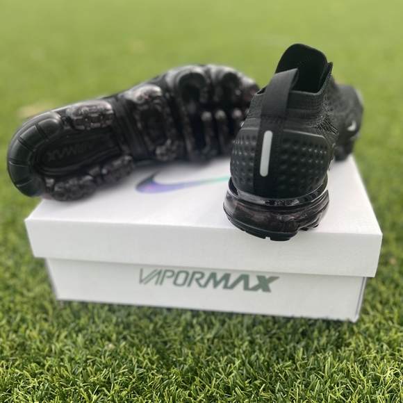 Nike Air Vapormax black Laceless Sneakers - Picture 8 of 16